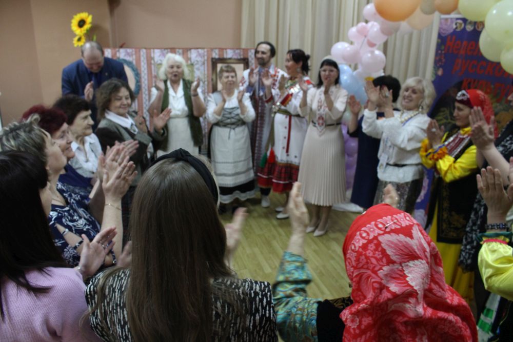 Неделя русской культуры в селе Бродокалмак завершилась дружным хороводом