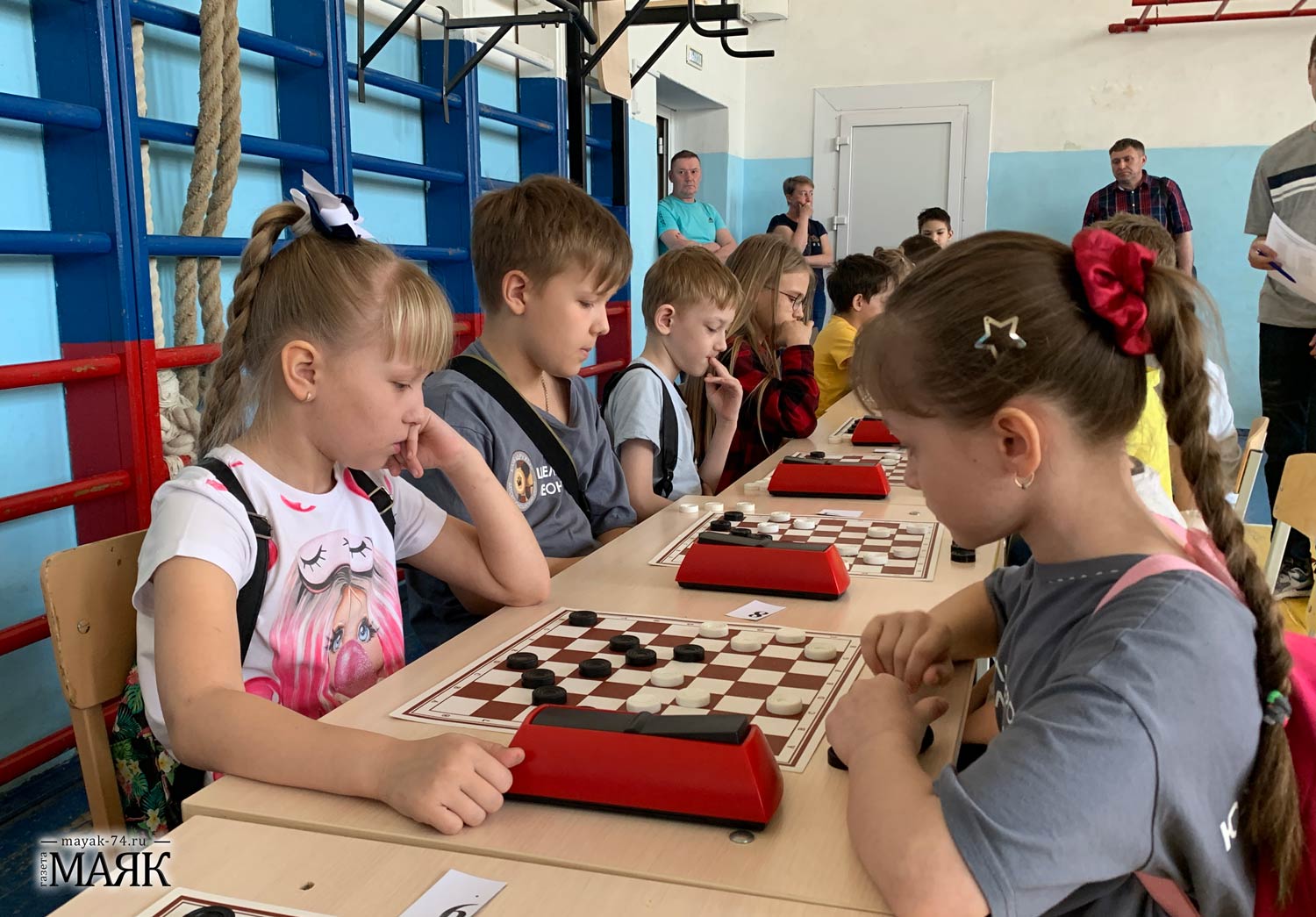 Этап школьной лиги по шашкам успешно преодолели 24 из 100 детей в Красноармейском районе