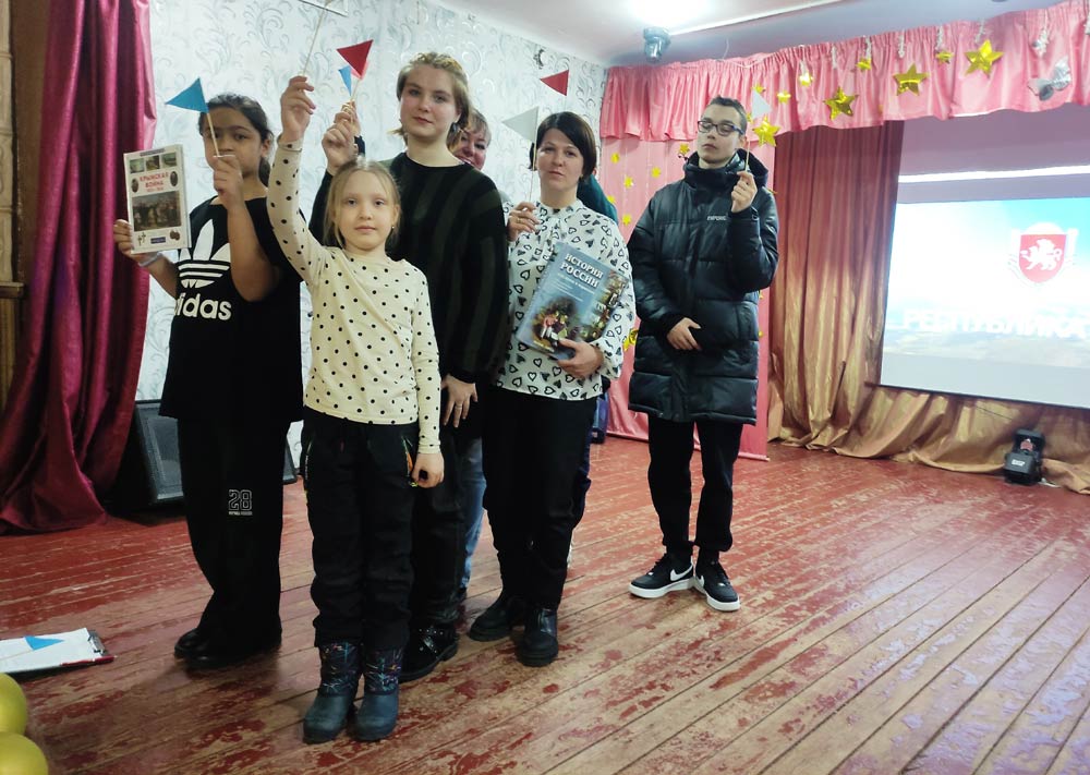 10 лет! Об истории воссоединения Крыма с Россией рассказывают красноармейским школьникам