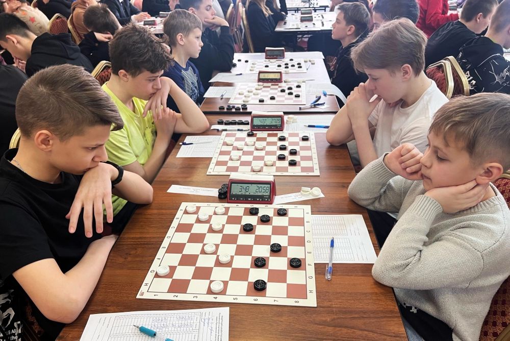 Турниры по шашкам и шахматам покоряют красноармейские интеллектуалы