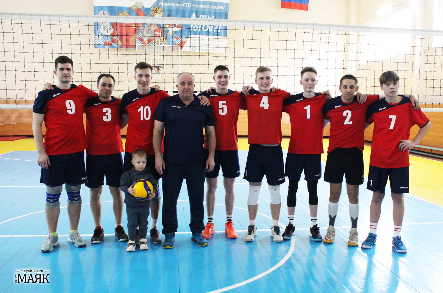 Волейбольная сборная Красноармейского района вышла в финал чемпионата Челябинской области