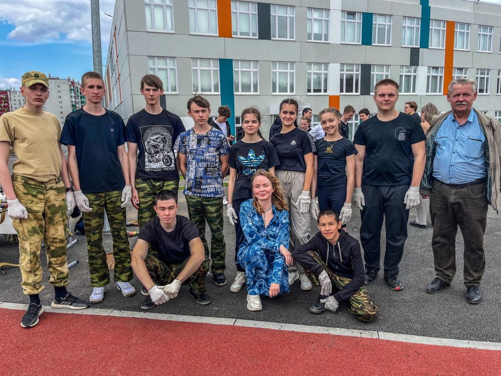 Ученики Петровской и Лазурненской школ прошли военные испытания