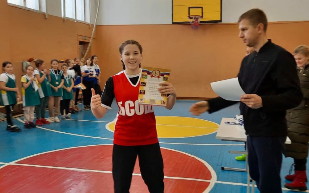 Баскетболистки Красноармейского и Сосновского районов встретились на турнире 
