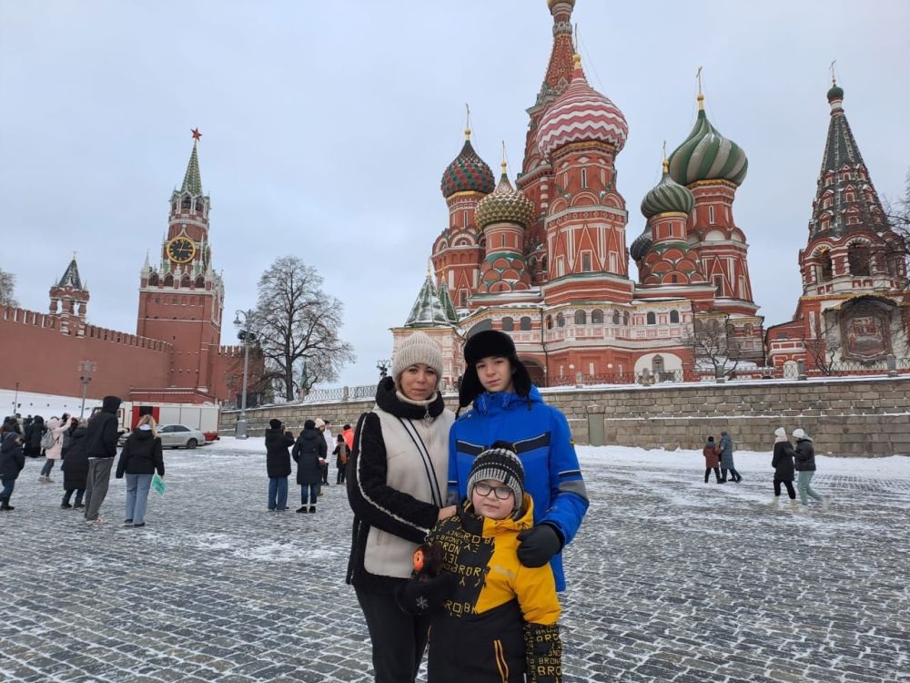 Экскурсию по Москве провели для семьи из Красноармейского района