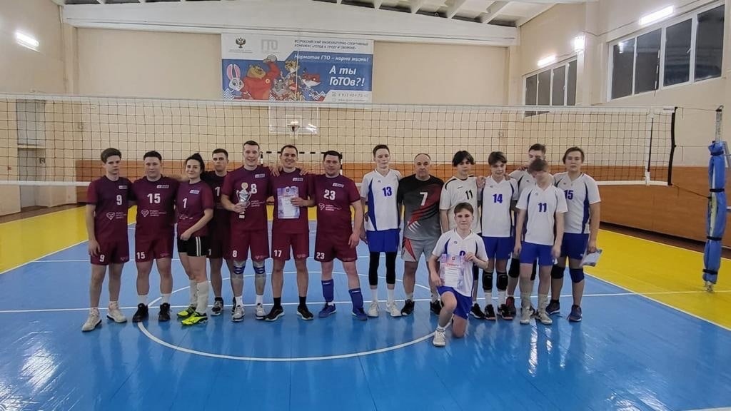 Восемь волейбольных сборных сразились за Кубок села Миасского 