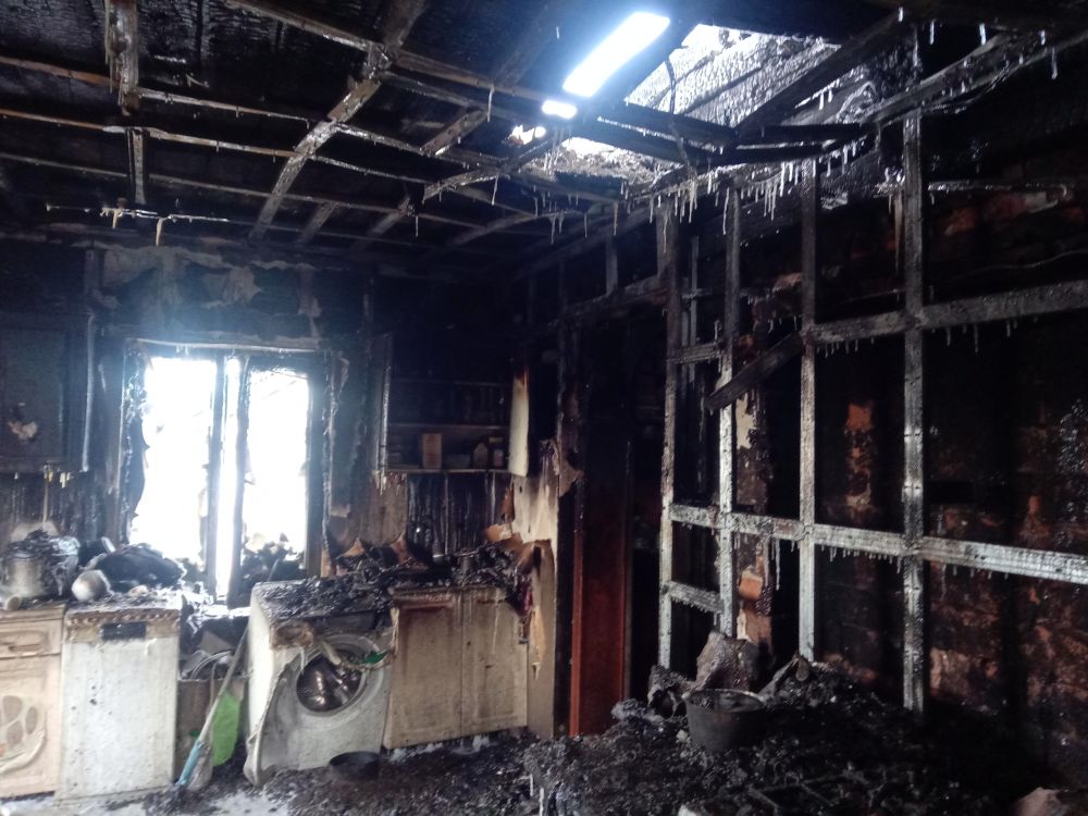 Две семьи потеряли жилье из-за пожаров в Красноармейском районе в канун Нового года