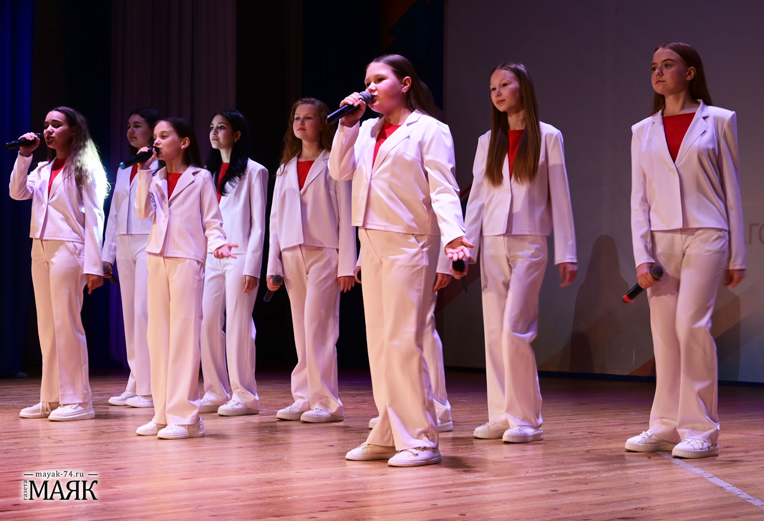 На благотворительном концерте «Подари надежду» красноармейцы собрали сумму в помощь детям