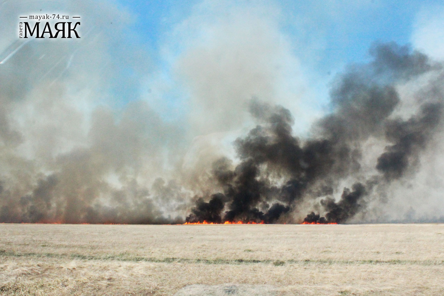 Несколько метров до деревни! Пожары в Челябинской области лютуют
