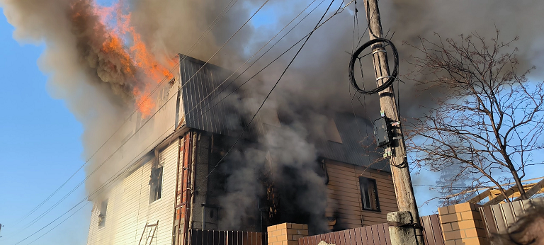 В доме приёмной многодетной семьи в Красноармейском районе произошел страшный пожар