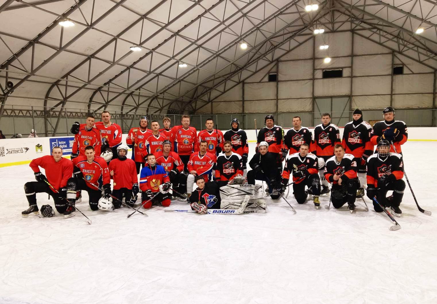 Хоккейная команда из Миасского завершила сезон большой победой в любительской лиге