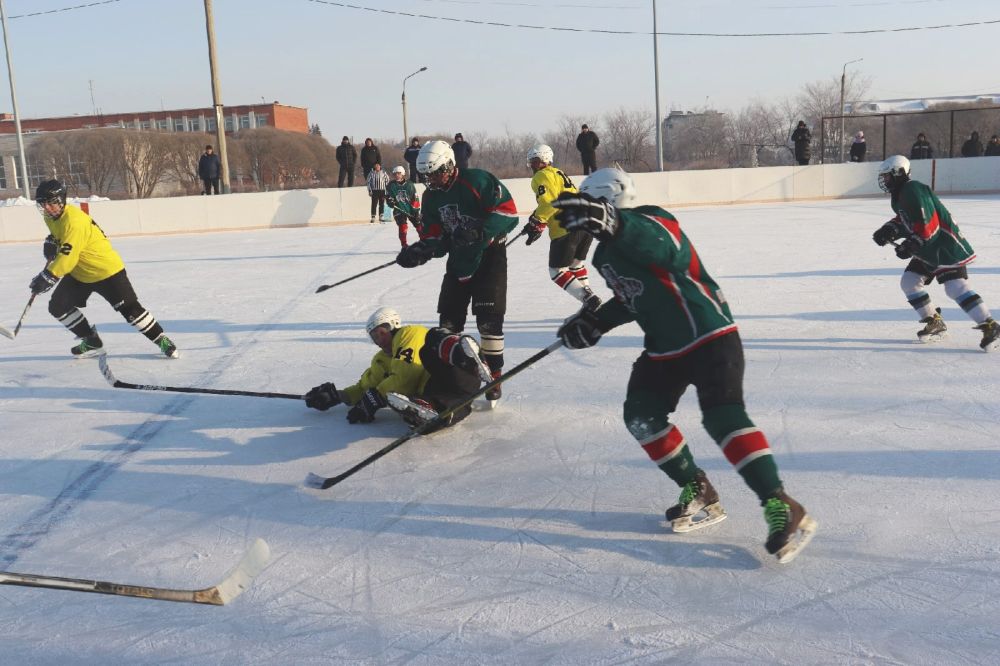 Канашевские хоккеисты обыграли хозяев турнира в поселке Лазурном