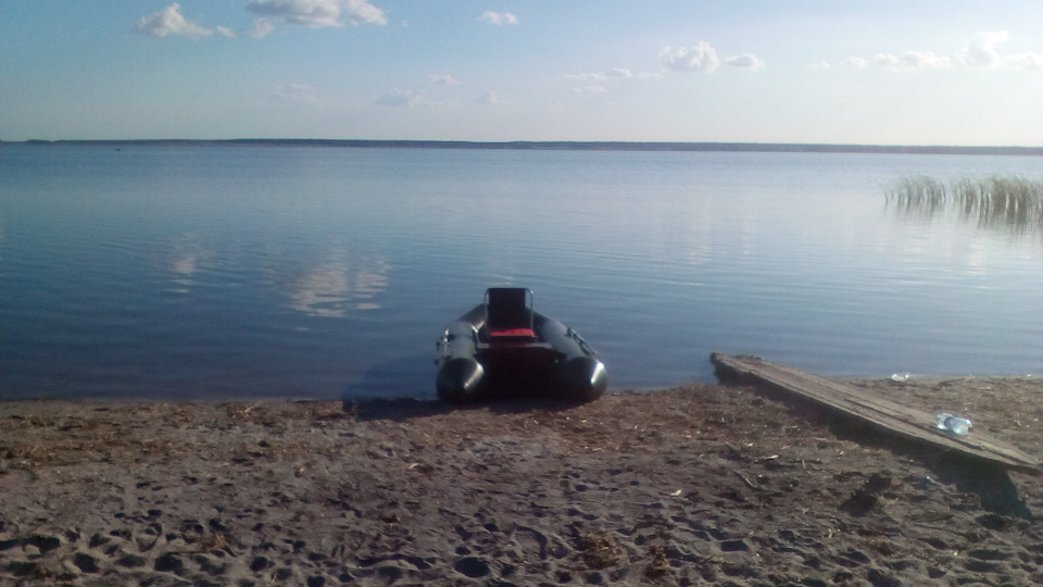 Утонувшего человека ищут в озере Красноармейского района