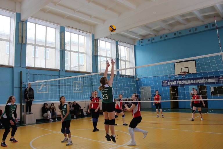  Девушки Красноармейского района состязались в игровых видах спорта.