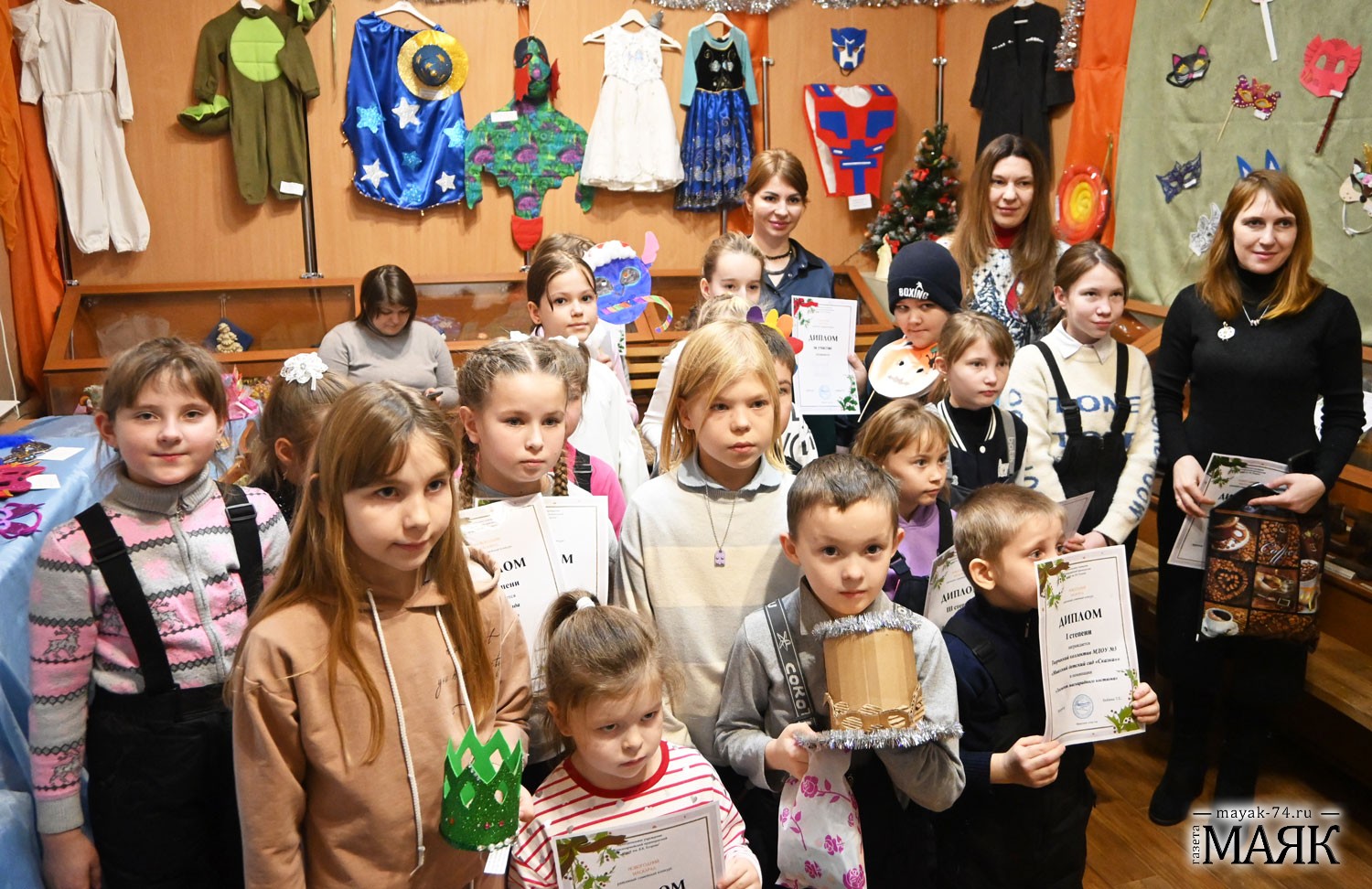 Победителей конкурса новогодних костюмов наградили в Красноармейском районе