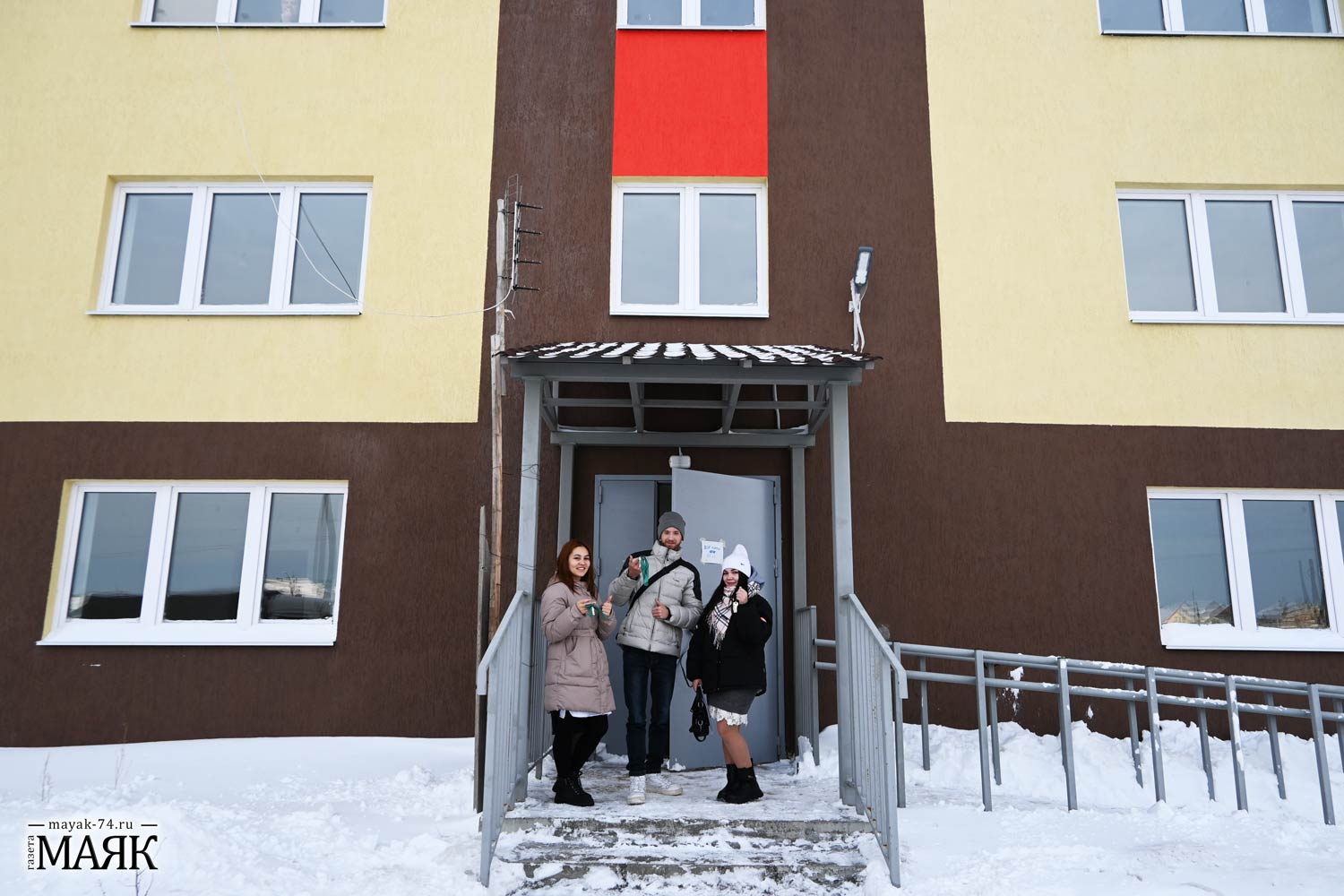 Новые квартиры на Новый год получили сироты из Красноармейского района