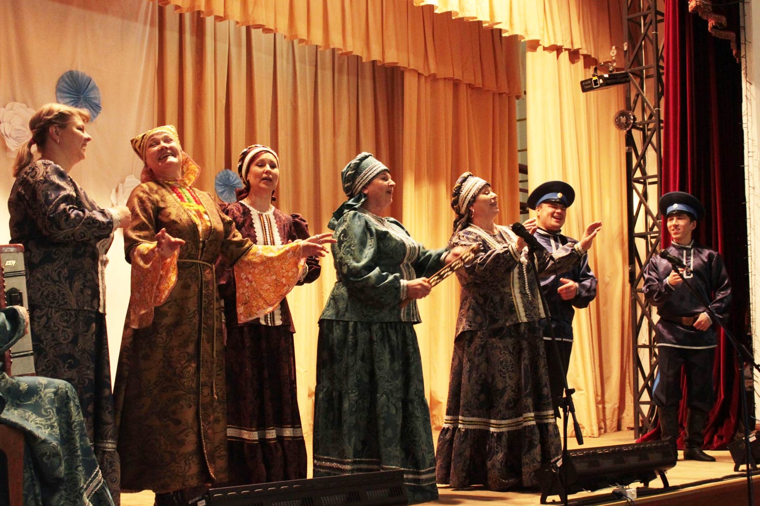 «Казачья песня» из Петровского прославилась на областном фестивале