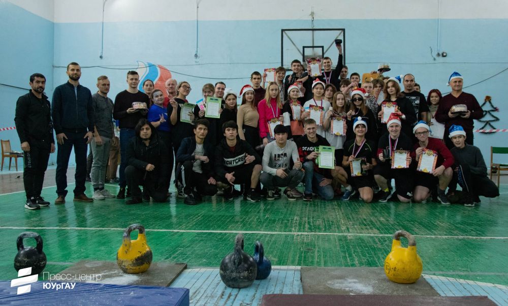 В селе Миасском прошел традиционный новогодний турнир по гиревому спорту