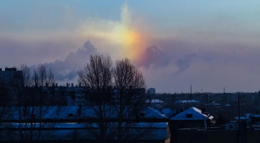 Еще морозы? В небе над Челябинском появилась зимняя радуга – гало