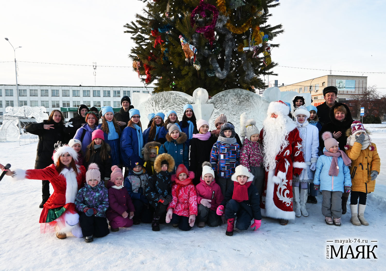 Зимняя площадка для детских забав ждет гостей! В селе Миасском открыли ледовый городок