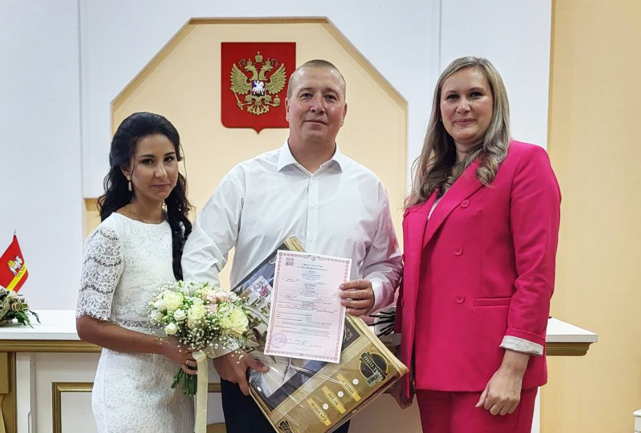 Свадьба сотой пары состоялась в Красноармейском ЗАГСе