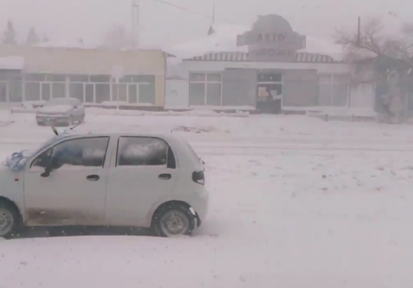 Вчера зима вернулась! Челябинск замерз, а Свердловская область утопла в снегу