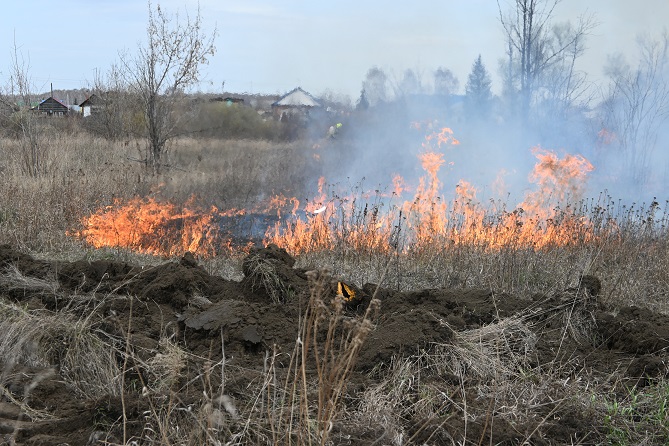  В Красноармейском районе дым от ландшафтного пожара ухудшил видимость 