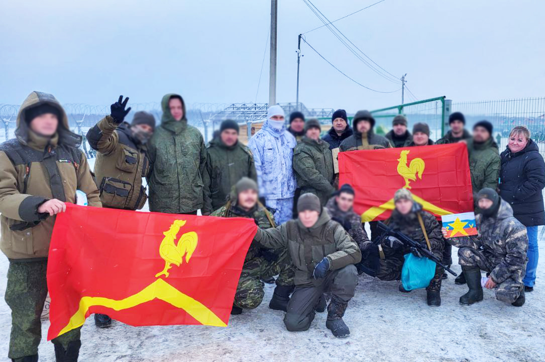 Волонтеры и глава района посетили красноармейских мобилизованных в Чебаркуле