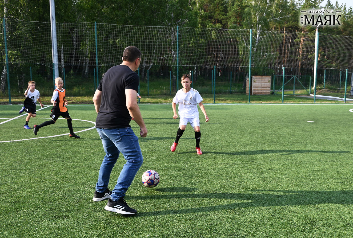 Лучшая детская команда футболистов сыграла с главой Красноармейского района