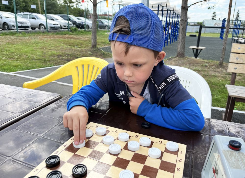Шестилетний шашист из Красноармейского района обыграл всех мальчишек на чемпионате в Челябинске