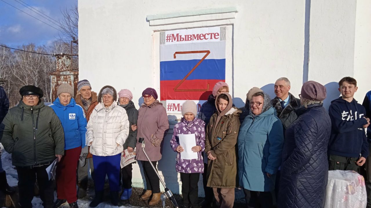 Рисунки и гуманитарную помощь, акции и исполнение песен адресуют россияне в поддержку спецоперации