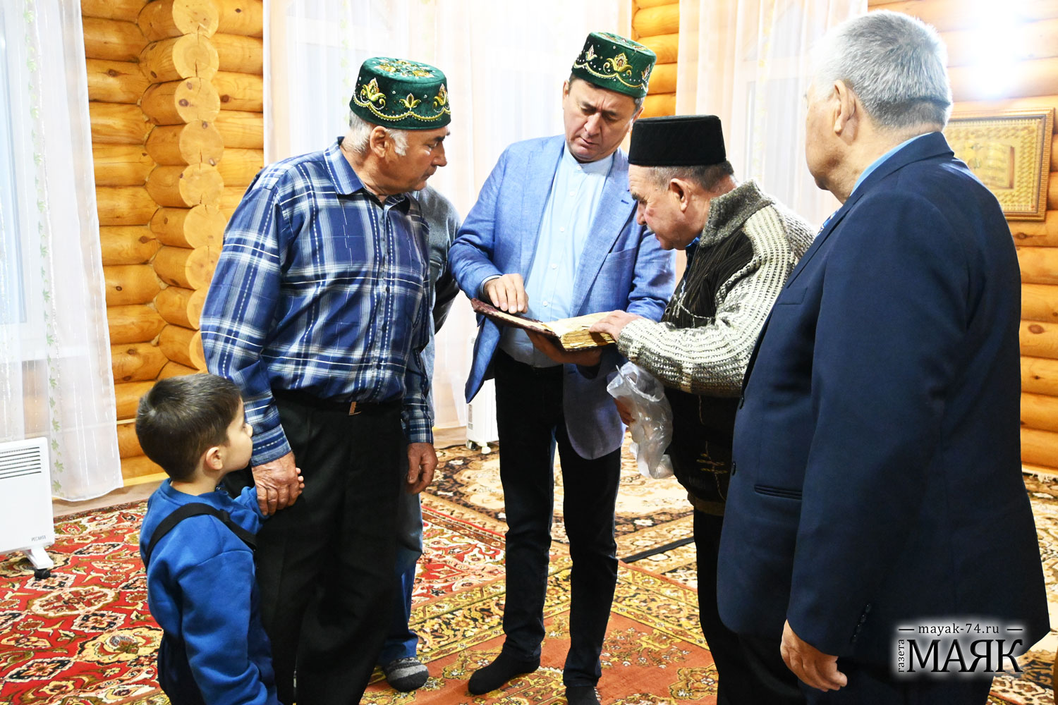В мечети Красноармейского района появилась своя реликвия – Коран советской эпохи