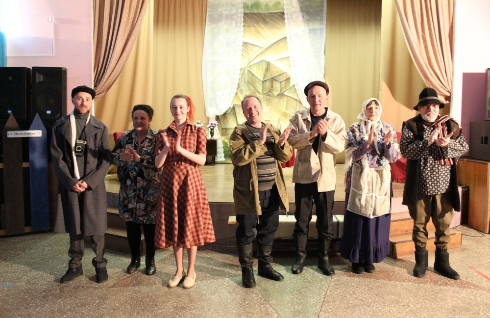 Театральная семья Красноармейского района отметила праздник всех актеров по-домашнему