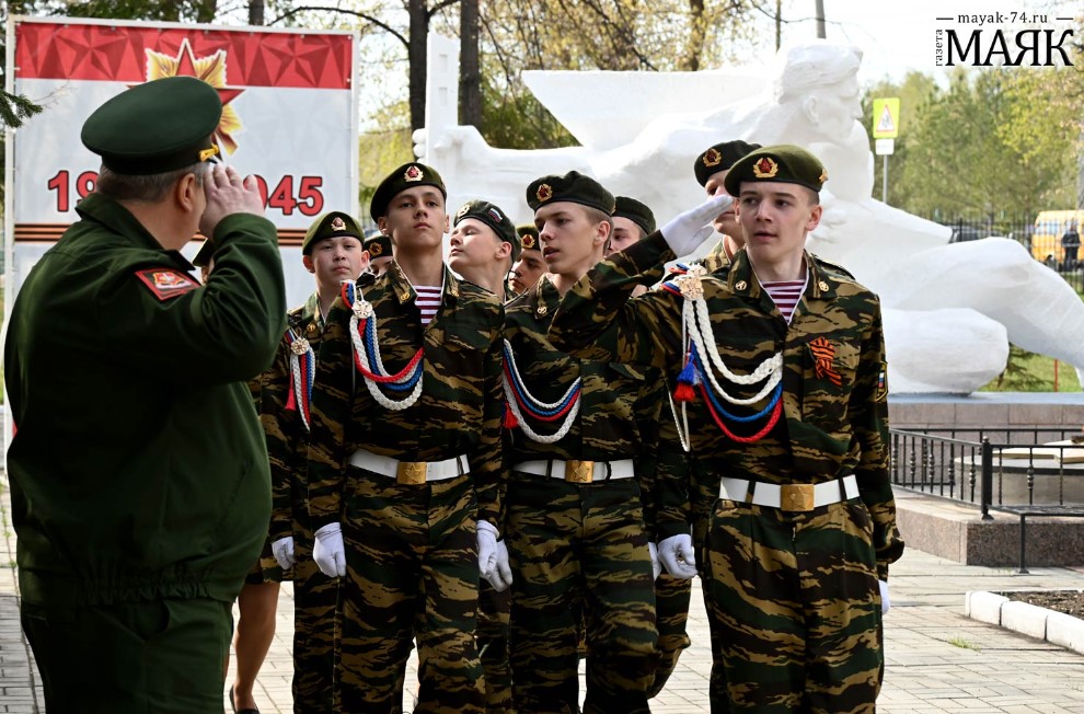 К смотру мемориальных отрядов начали подготовку красноармейские школьники 