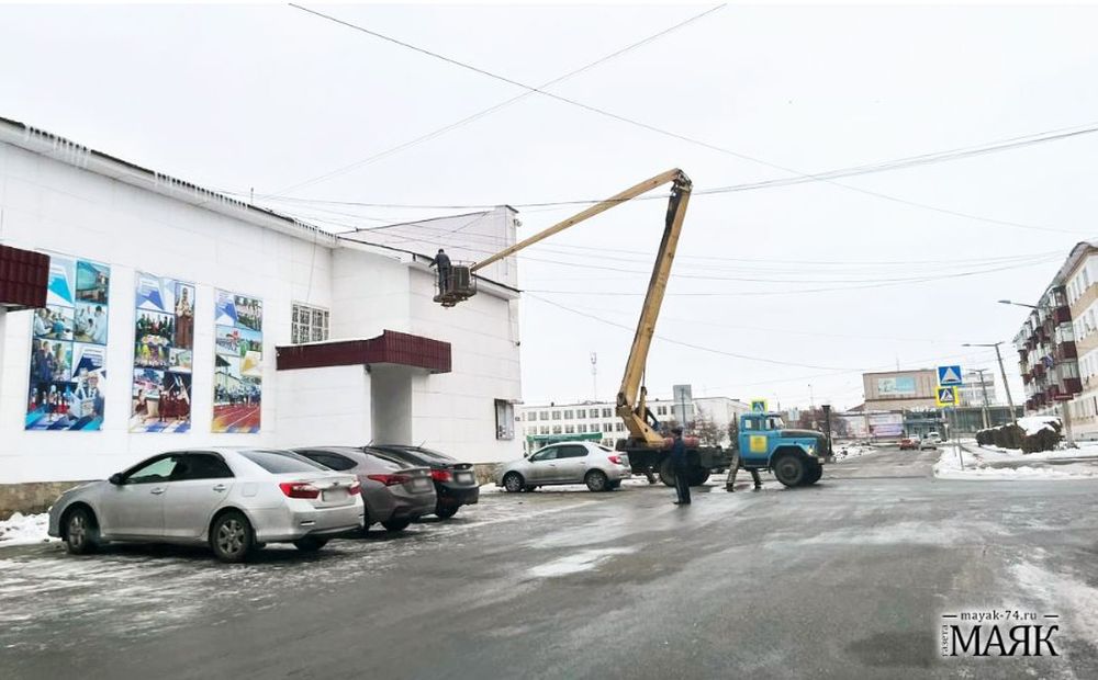 Снег с крыши убил ребенка в Челябинской области