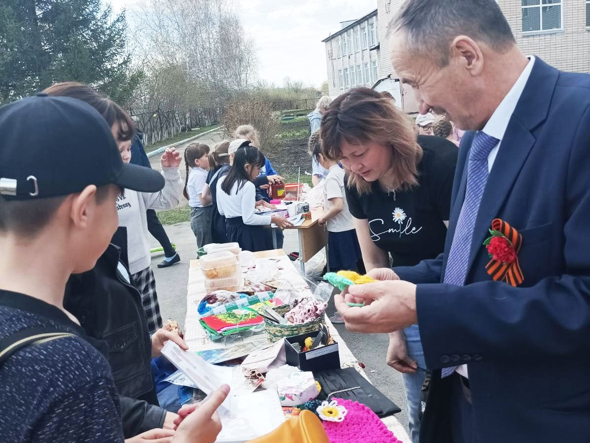 Дети и взрослые встретились на благотворительной ярмарке в поселке Мирном