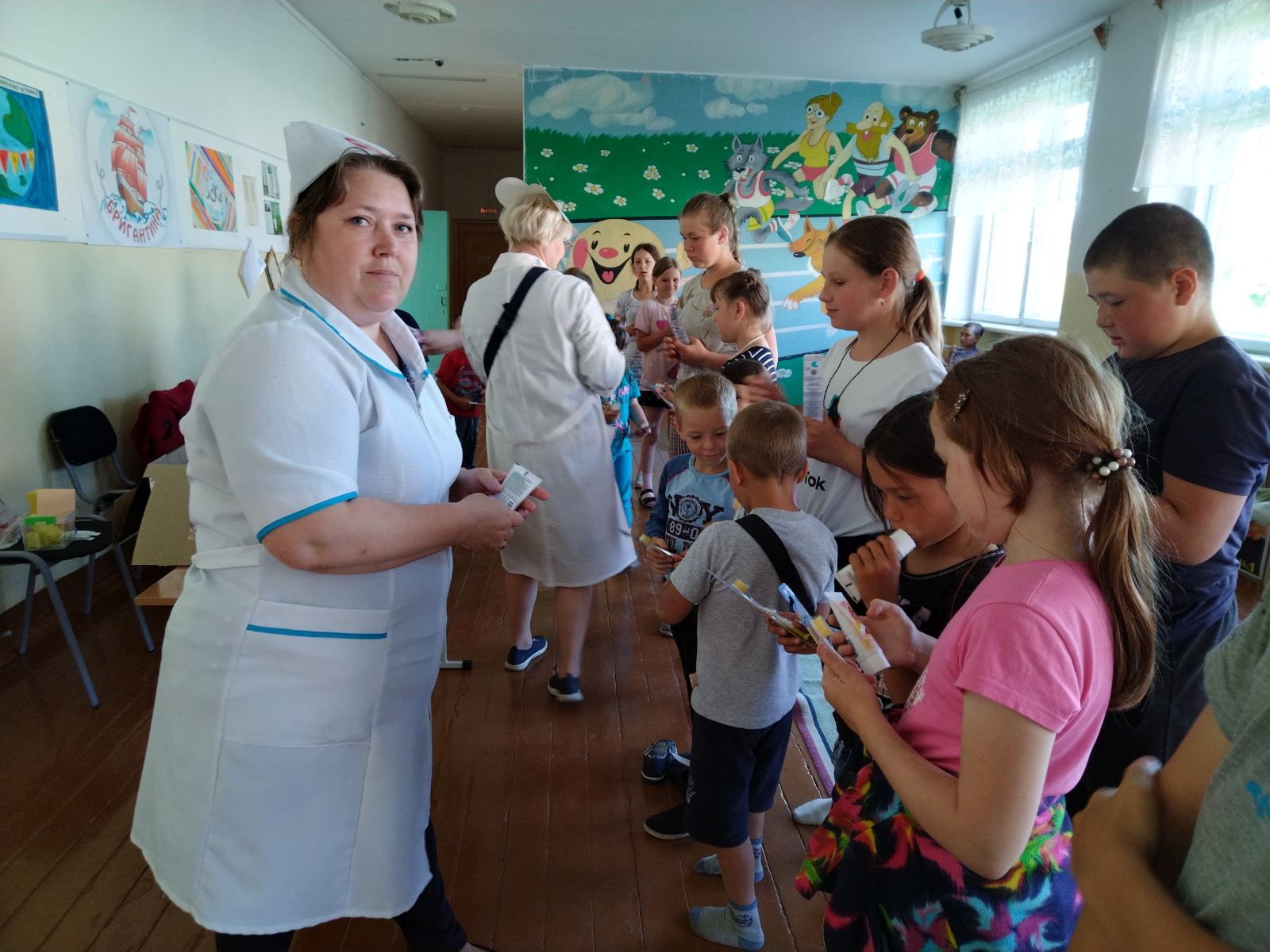 Зубные щетки и тюбики с пастой в Красноармейском районе малыши получили от взрослых