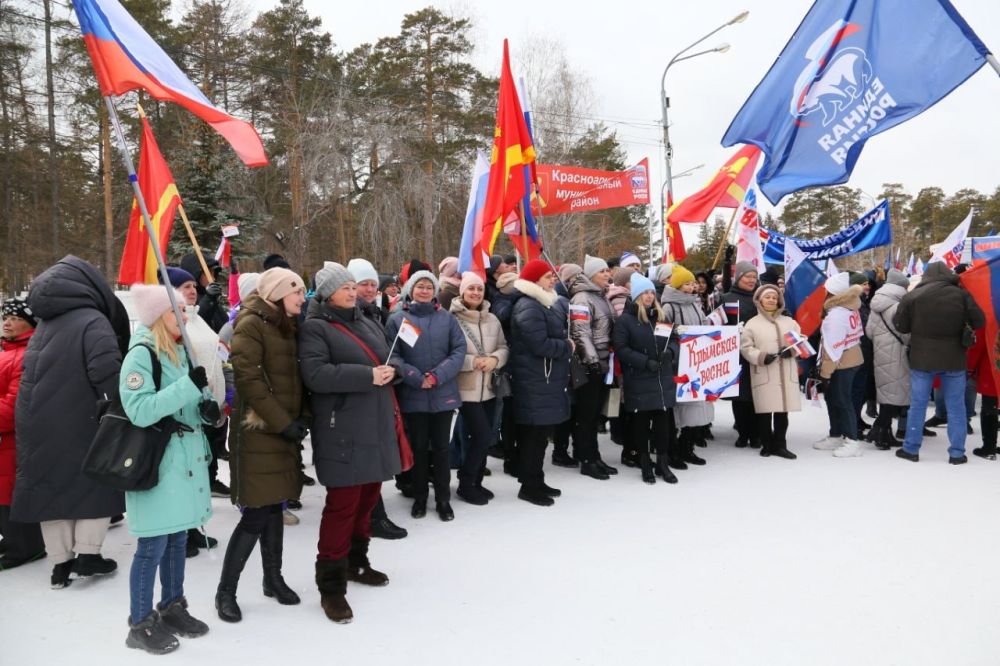 Жители Красноармейского района встретили «Крымскую весну» на митинге в Челябинске