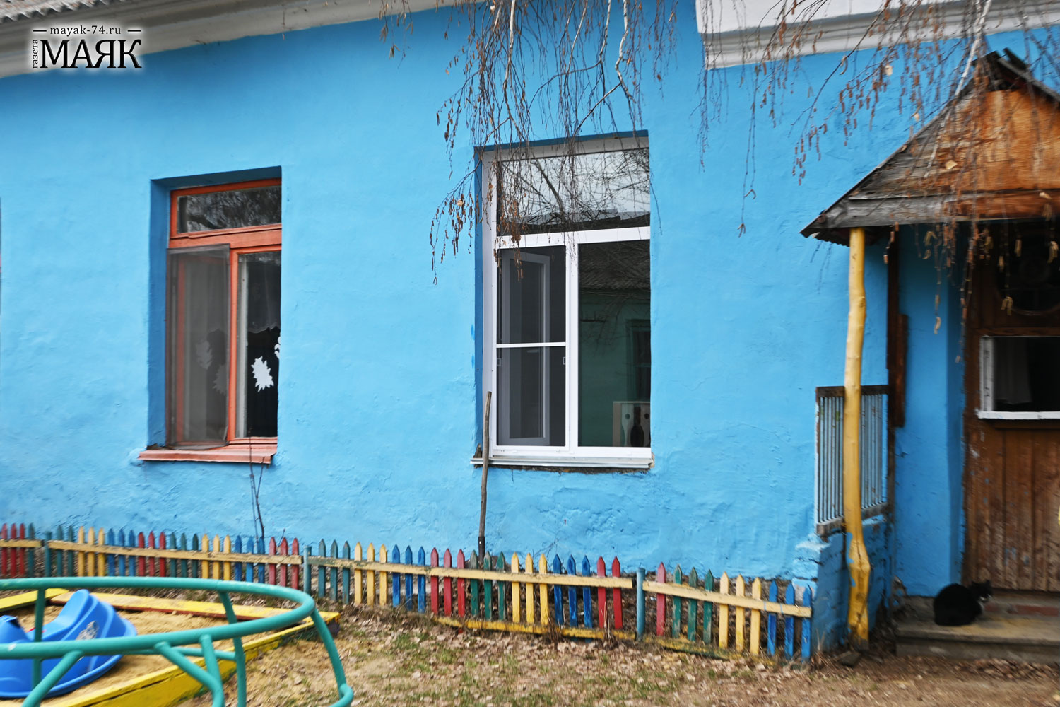 Новые окна установили! В детском саду села Миасского станет намного уютнее и комфортней
