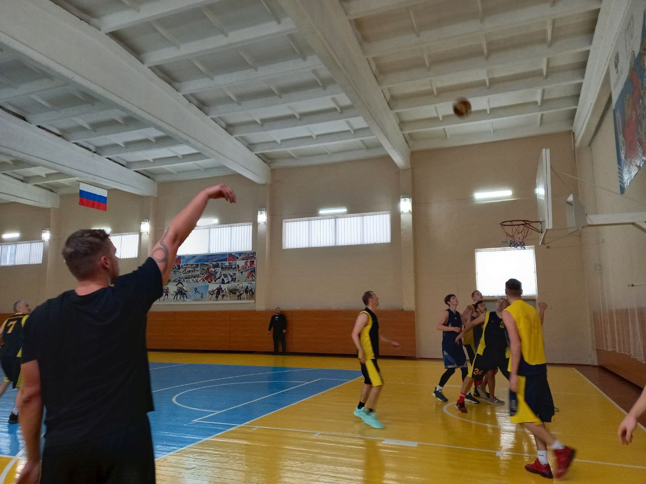 Сильнейшие команды Красноармейского района сразились в баскетбол и волейбол