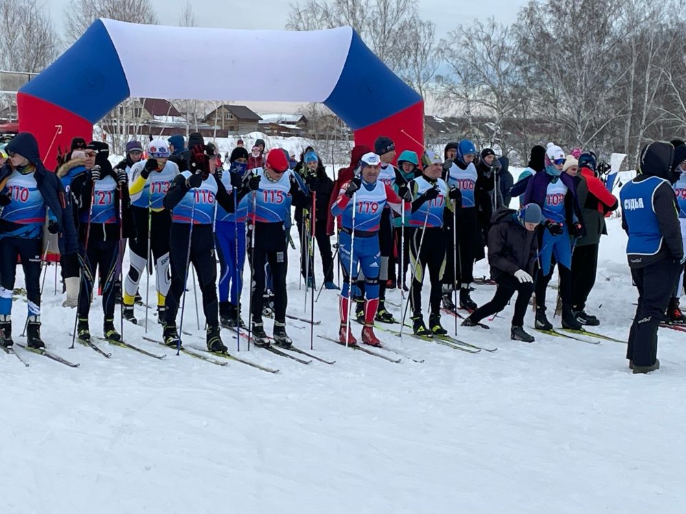 На лыжню в селе Миасском вышли почти две сотни спортсменов из Челябинской области 